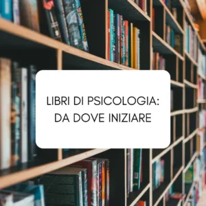 Scaffale pieno di libri con la scritta "Libri di psicologia: da dove iniziare"