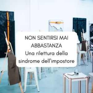 Un'aula di pittura con sopra il titolo dell'articolo: Non sentirsi mai abbastanza: una rilettura della sindrome dell’impostore